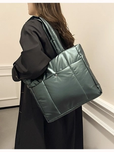 Sac Fourre-tout Puffer Grande Capacité Matelassé en Nylon Métallisé Sac à Épaule pour Femme Mode Sac à Main Rembourré Quotidien