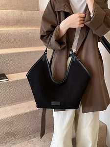 Große schwarze minimalistische Shopper-Tasche mit U-Ausschnitt und Schulterriemen