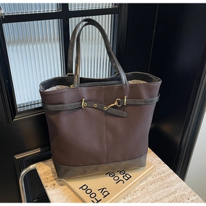 Detail of retro large capacity tote bag featuring mixed leather textures and gold buckle