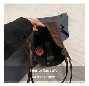 Detailansicht der großen Tote Bag Innenseite mit Reißverschlussfach und Magnetverschluss