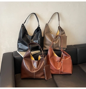 Lot de quatre grands sacs cabas en similicuir en noir marron gris et café foncé