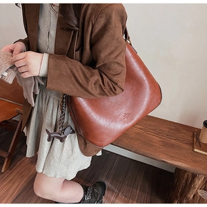 Brown vintage tote bag in textured PU leather with a cute sausage dog charm detail