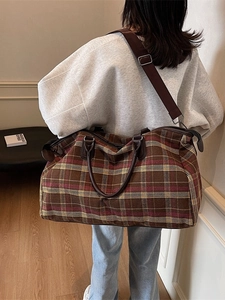 Grand sac de voyage vintage à carreaux avec poignées en cuir marron pour femme