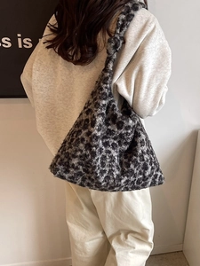Chic leopard print faux fur hobo bag with large capacity for winter casual outfits