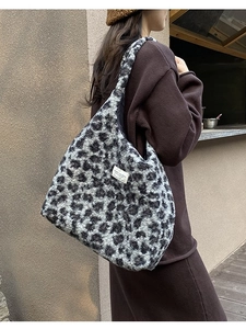 Sac seau en peluche à motif léopard pour femme avec grande capacité pour l'automne