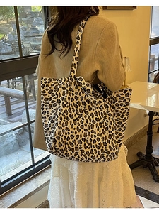 Stylish large capacity leopard print canvas tote bag for women daily commute use