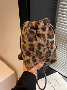 Women Leopard Print Plush Bucket Bag Faux Fur Drawstring Crossbody Bag Casual Korean Style Winter Small Shoulder Bag