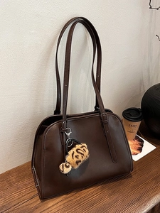 Sac Cabas Vintage en Cuir PU Grande Capacité pour Femmes Sac à Épaule Sophistiqué Avec Pendentif en Peluche Imprimé Animal Sac Sous le Bras