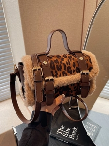 Sac Bandoulière Imprimé Léopard pour Femmes Garniture Fausse Fourrure Cuir PU Petit Sac à Main Carré Rétro Automne Hiver Épaule