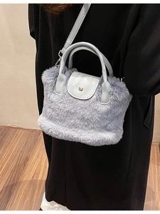 Sac à main en fausse fourrure bleu clair pour femme avec poignée en cuir et bandoulière
