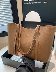 Bolso tote grande de cuero marrón granulado con correas dobles para uso diario casual