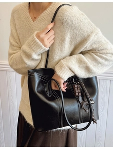 Women Large Capacity PU Leather Tote Bag Minimalist Korean Style Contrast Stitching Shoulder Bag With Cute Charm