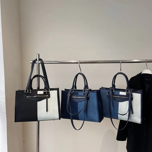 Minimalist color block tote bag for women with large capacity and stylish shoulder straps
