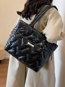 Grand sac cabas matelassé noir pour femme, design bouffant élégant et grande capacité