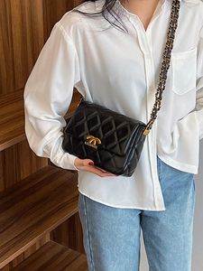 Women Quilted Chain Crossbody Bag PU Leather Small Square Shoulder Bag Metal Lock Buckle Fashion Commuter Handbag