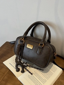 Vintage PU Leather Pillow Boston Bag For Women High-End Shoulder Crossbody Bag With Cat Chocolate Pendant Handbag