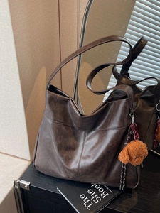 Large Capacity Women Tote Bag Vintage PU Leather Casual Shoulder Bag With Plush Dog Charm Versatile Fashion Handbag