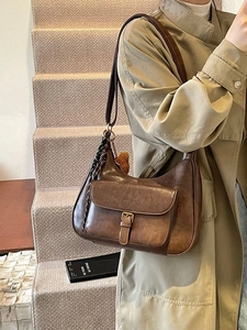 Sac sous le bras rétro en cuir synthétique marron avec boucle en métal doré