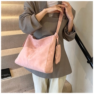 Pink vintage large capacity tote bag and matching pouch set worn by female model