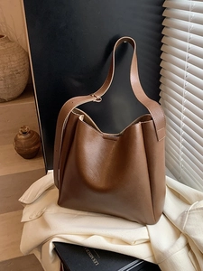 Retro deep brown large capacity PU leather shoulder tote bag for women in minimalist style