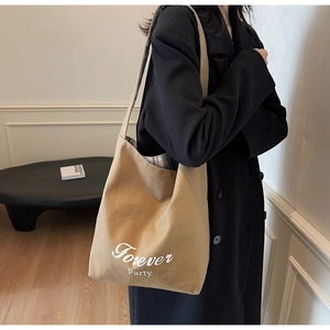 Sac fourre-tout en toile kaki avec doublure à carreaux et imprimé Forever Party