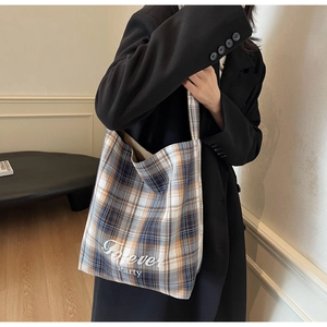 Sac fourre-tout en toile à carreaux bleu et orange avec lettrage artistique Forever Party