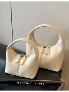 Set di borse a mano minimaliste in PU beige con doppia cerniera su oggetti di scena