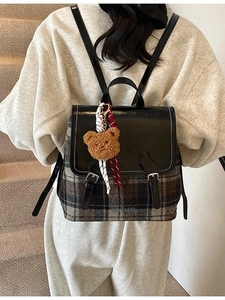 Zaino in Pelle PU a Quadri Vintage per Donna Moda Stile Preppy Grande Capacità Borsa da Viaggio con Ciondolo a Orso