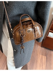 Women Vintage PU Leather Boston Bag Retro Crossbody Shoulder Bag Casual Pillow Shape Handbag With Metal Logo And Pendant