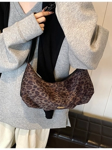 Sac Hobo Vintage à Imprimé Léopard pour Femmes Sac à Épaule Sous le Bras en Cuir PU Grande Capacité Sac Bandoulière Plissé Mode