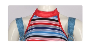 Detail van de gestreepte clownskostuum top met blauwe bandjes en hoge kraag