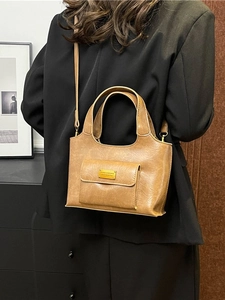 Sac seau vintage marron en simili cuir texturé avec poignées et bandoulière réglable