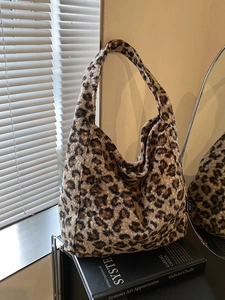 Sac Cabas en Peluche à Imprimé Léopard pour Femmes Grande Capacité Sac à Épaule Hobo en Fausse Fourrure pour Automne Hiver