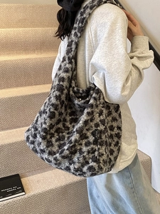 Sac fourre-tout chic en peluche à imprimé léopard avec grande capacité pour femmes