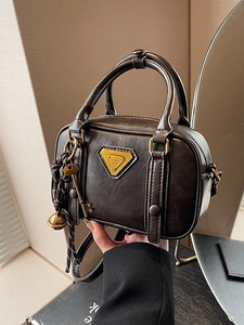 Vintage PU-Leder Kleine Quadratische Umhängetasche Für Damen Mode Einfarbig Handtasche Mit Metall-Dreieck-Schild Täglich