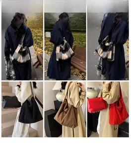Collage de bolsos tote de felpa a cuadros, negro, marrón y rojo en varios modelos