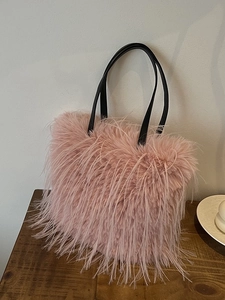 Sac Fourre Tout en Fausse Fourrure Peluche pour Femme Grande Capacité Sac à Épaule sous le Bras Sac à Main Style Plume d'Autruche