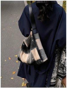 Bolso tote de lana a cuadros con bordado de lazo y correa de cuero para el invierno
