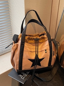 Borsa tote rosa con stampa a stella nera, chiusura a coulisse e doppi manici