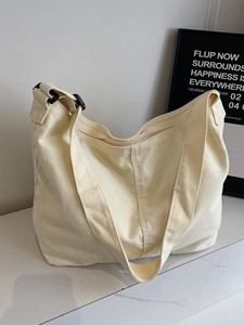Minimalistische cremefarbene Canvas-Schultertasche mit verstellbarem Gurt für den Alltag