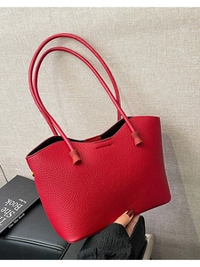 Grand sac cabas minimaliste en cuir rouge grainé avec doubles bretelles pour femme