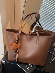 Sac Cabas Rétro en Cuir PU pour Femmes Grande Capacité Sac à Épaule Décontracté Avec Pendentif Ours Mode Urbaine Sac à Main