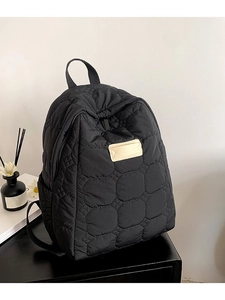 Gesteppter schwarzer Nylon-Rucksack für Damen mit minimalistischem wasserfestem Design