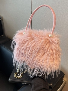 Luxury Faux Fur Bucket Bag With Artificial Pearls And Gold Chain Shoulder Strap Women Elegant Plush Handbag For Winter Party Evening Purse