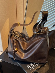 Women Vintage PU Leather Large Capacity Tote Bag Soft Pleated Hobo Shoulder Bag With Metal Ball Pendant Wide Strap