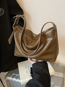 Retro olive green large capacity faux leather tote bag with adjustable shoulder strap