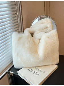 Sac fourre-tout beige minimaliste en peluche douce pour femme, mode hivernale chic