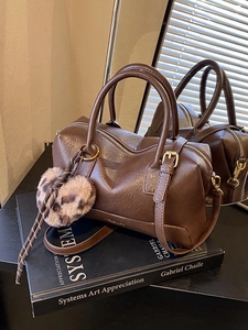 Sac Oreiller Boston en Cuir PU Vintage pour Femmes Petit Sac Bandoulière Rétro Avec Pendentif Coeur Léopard Mode Quotidienne