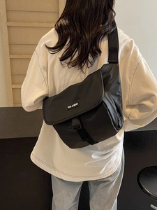 Retro black messenger bag for men and women with wide shoulder strap and buckle