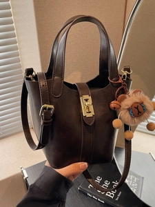Vintage PU Leather Bucket Crossbody Bag For Women With Metal Lock And Plush Pendant Designer Shoulder Bag Daily Tote Handbag